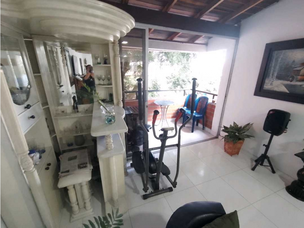 SE VENDE APARTAMENTO EN LA CASTELLANA. CERCA AL EXITO LAURELES — foto 4