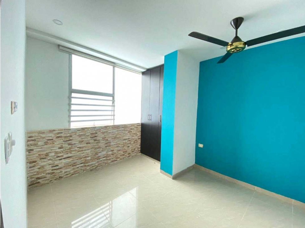 SE VENDE APARTAMENTO EN LA CASTELLANA — foto 2