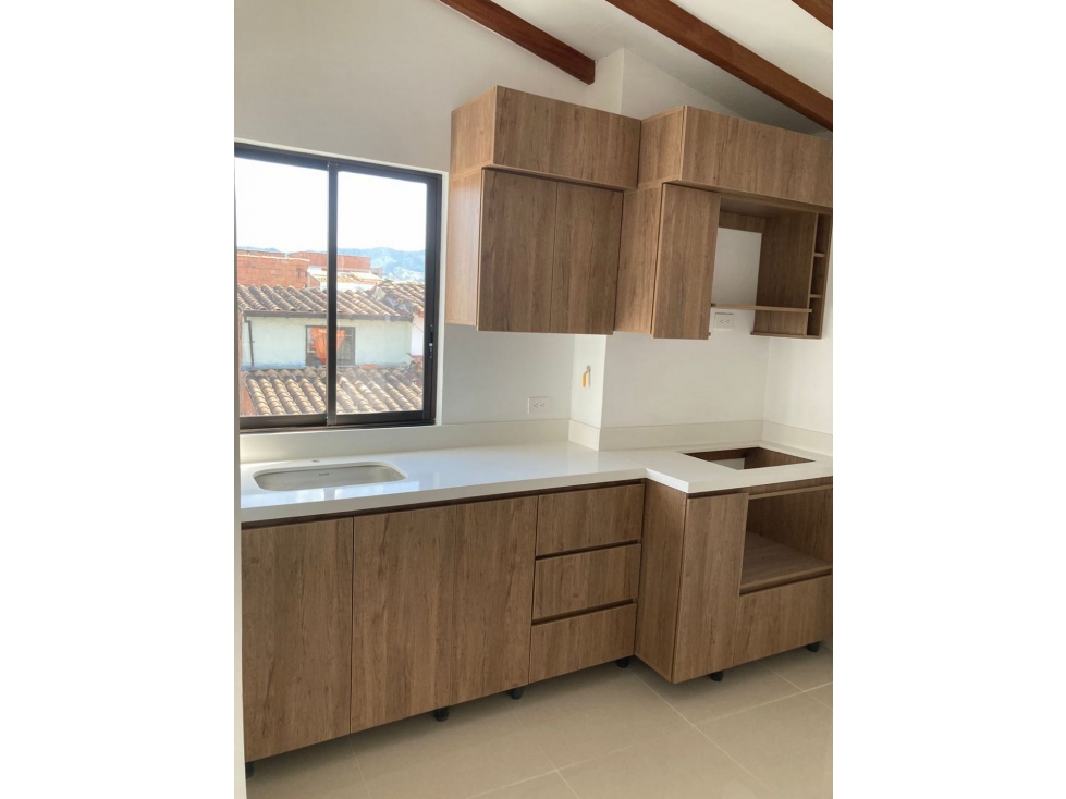 SE VENDE APARTAMENTO EN LA CEJA 3ER PISO CON BALCÓN BARRIO SAN CAYETAN — foto 2