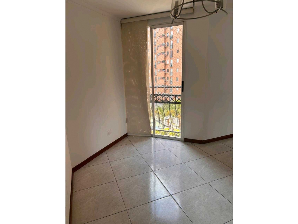 SE VENDE APARTAMENTO EN LA LOMA DE LOS BERNAL. — foto 2