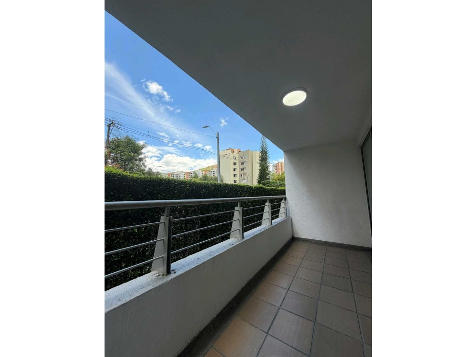 SE VENDE APARTAMENTO EN LA LOMA DE LOS BERNAL. — foto 2