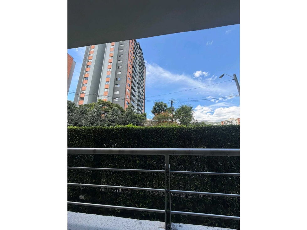 SE VENDE APARTAMENTO EN LA LOMA DE LOS BERNAL. — foto 3