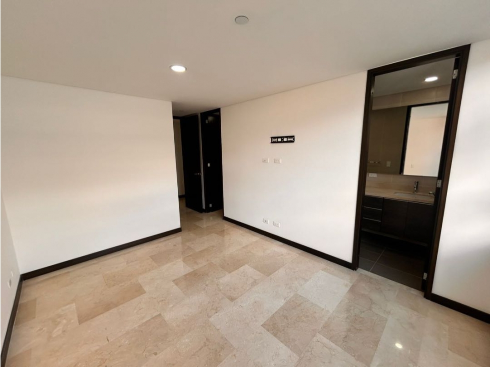 SE VENDE APARTAMENTO EN LAURELES SECTOR SANTA TERESITA — foto 2