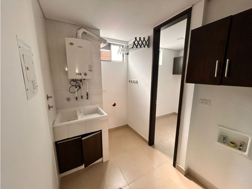 SE VENDE APARTAMENTO EN LAURELES SECTOR SANTA TERESITA — foto 3