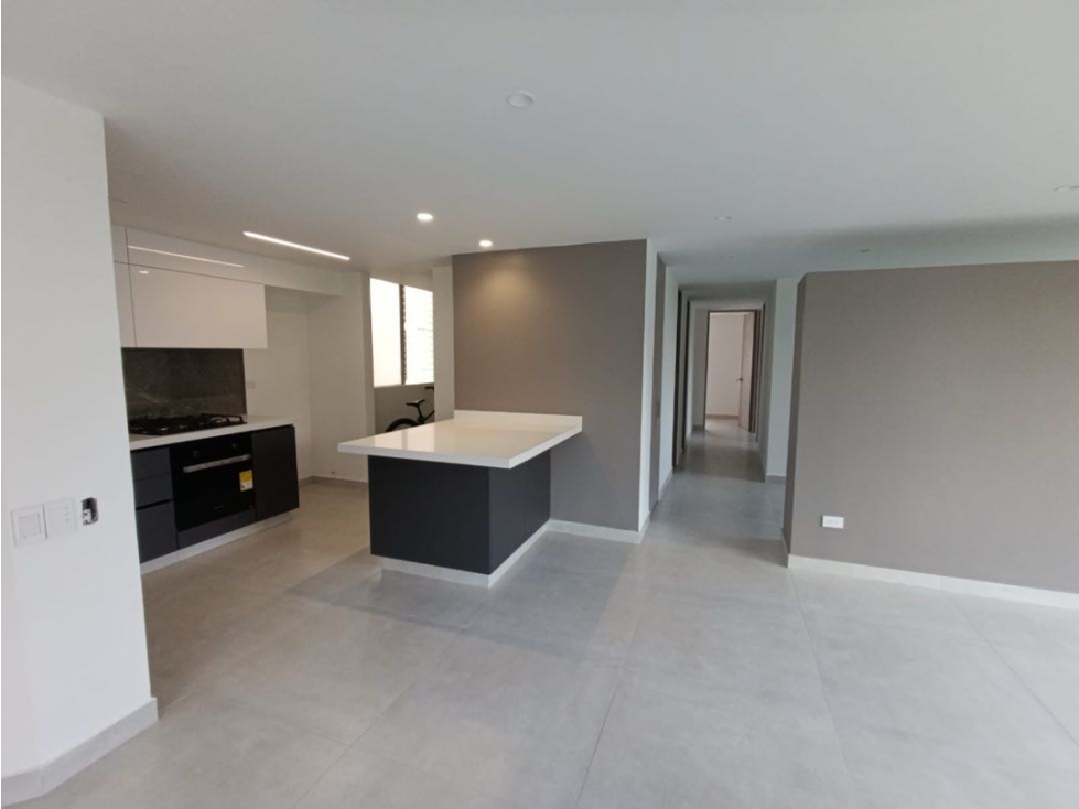 SE VENDE APARTAMENTO EN LAURELES( Remodelado)111 mts