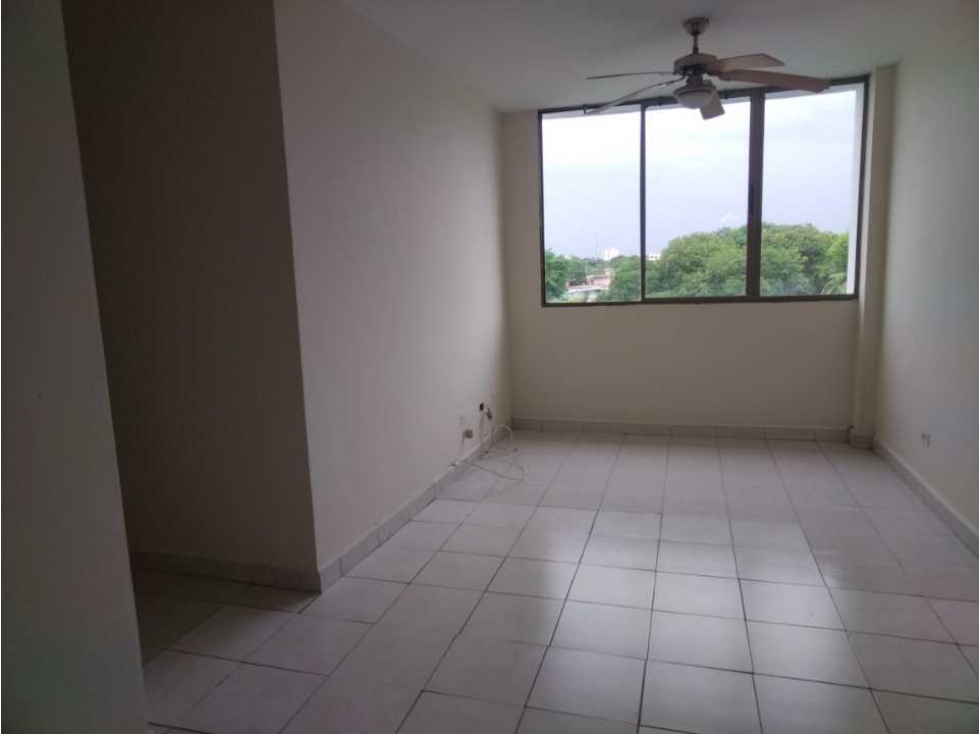 Se Vende Apartamento en Parque Lefevre con Línea Blanca