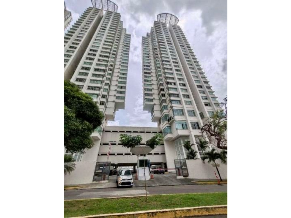 Se vende apartamento en PH vivendi plaza edison - rt