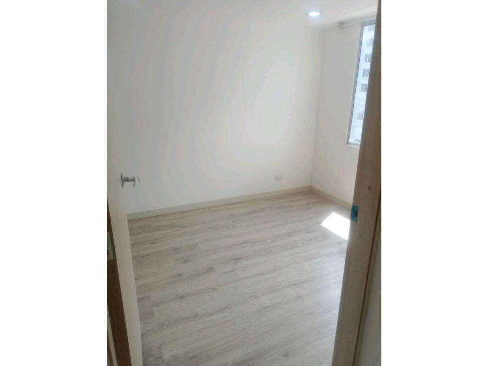 SE VENDE APARTAMENTO EN PRIMAVERA 6-39 ET 2 PUENTE ARANDA — foto 4