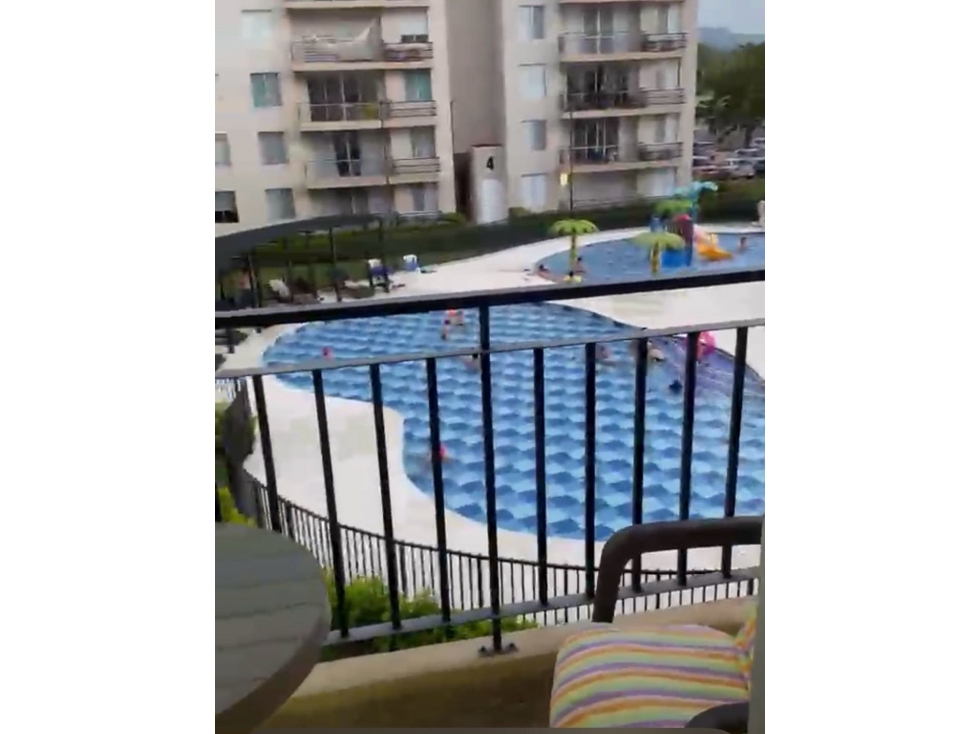 SE VENDE APARTAMENTO CON BALCÓN EN RICAURTE. P