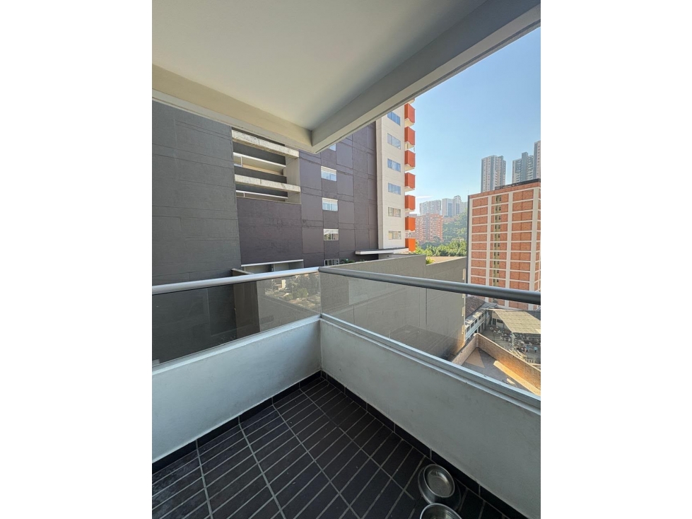 SE VENDE APARTAMENTO EN SABANETA ZONA TOTALMENTE PLANA CERCA AL PARQUE