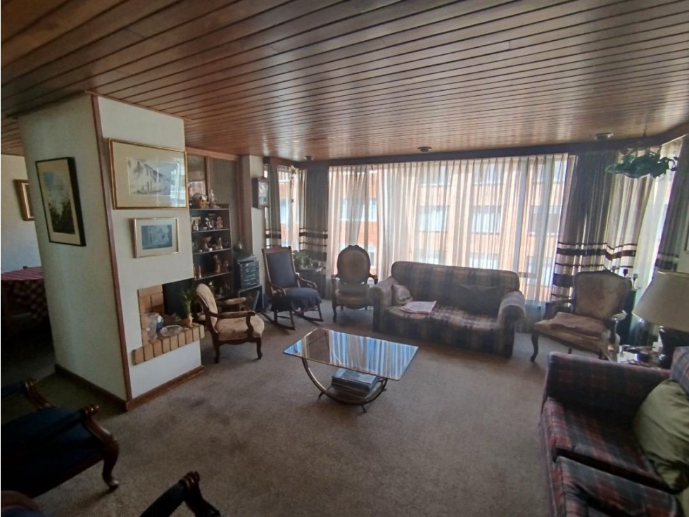 SE VENDE APARTAMENTO PARA REMODELAR EN SANTA BARBARA CENTRAL.A