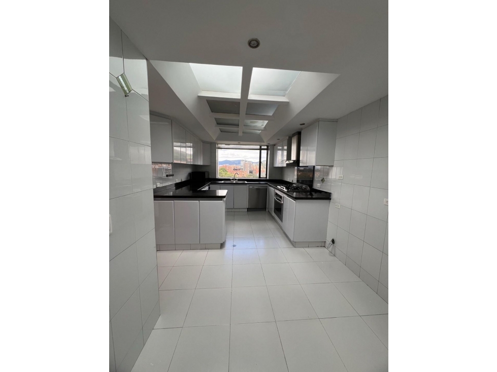 SE VENDE APARTAMENTO EN SANTA BÁRBARA CENTRAL. P. — foto 2
