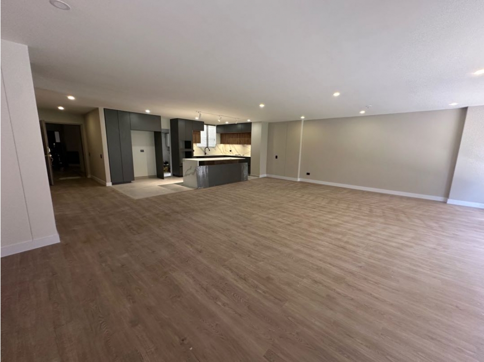 SE VENDE APARTAMENTO EN SANTA BÁRBARA CENTRAL.T/A — foto 2