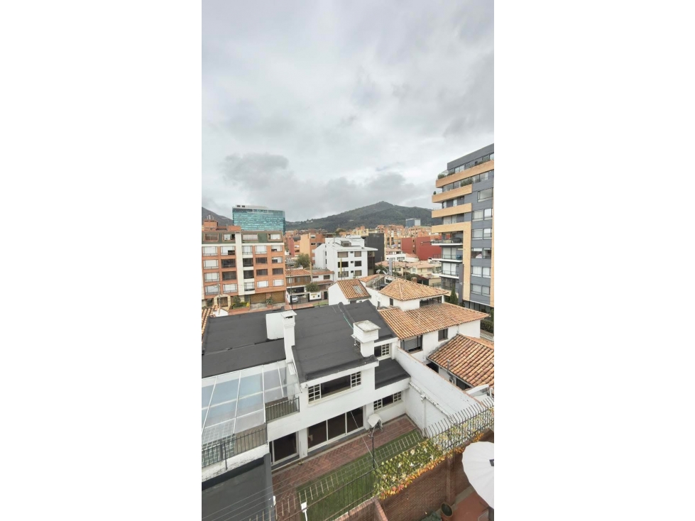 SE VENDE APARTAMENTO EN SANTA PAULA ( Duplex - frente a parque ) 100 m — foto 2