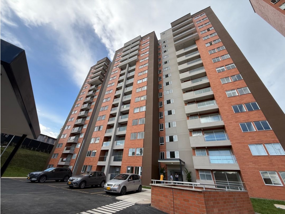 Se vende apartamento en Senderos de San Silvestre piso 8