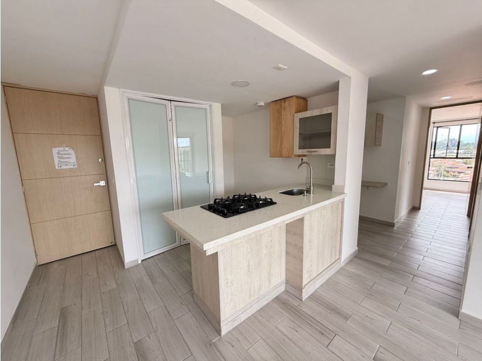 Se vende apartamento esquinero con hermosa vista en unidad cerrada — foto 3