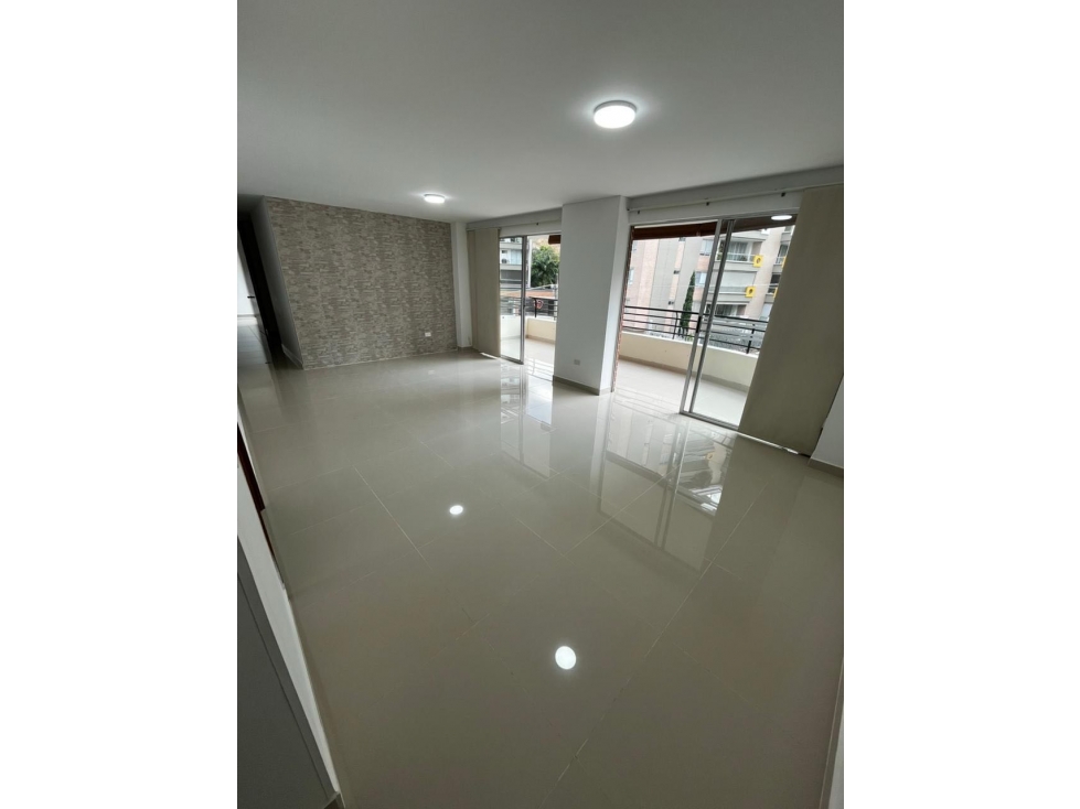 SE VENDE APARTAMENTO LOS CRISTALES QUINTO PISO
