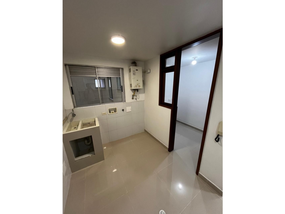 SE VENDE APARTAMENTO LOS CRISTALES QUINTO PISO — foto 4