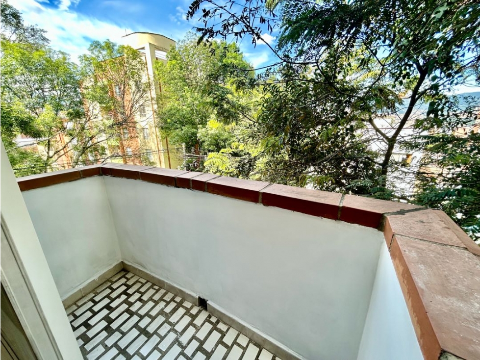 SE VENDE APARTAMENTO PARA REFORMAR EN LAURELES ALMERÍA