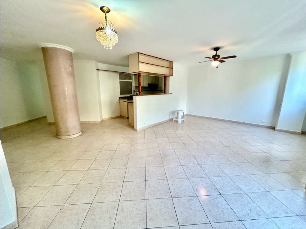 SE VENDE APARTAMENTO PARA REFORMAR EN LAURELES ALMERÍA — foto 2
