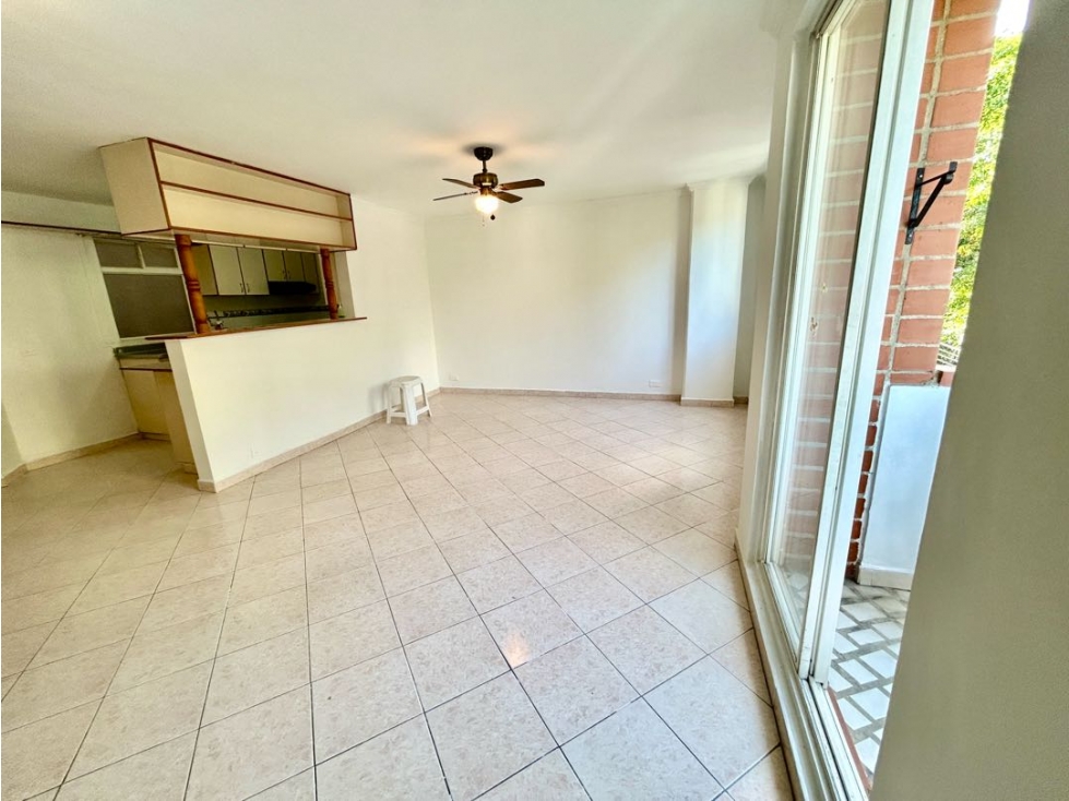 SE VENDE APARTAMENTO PARA REFORMAR EN LAURELES ALMERÍA — foto 3