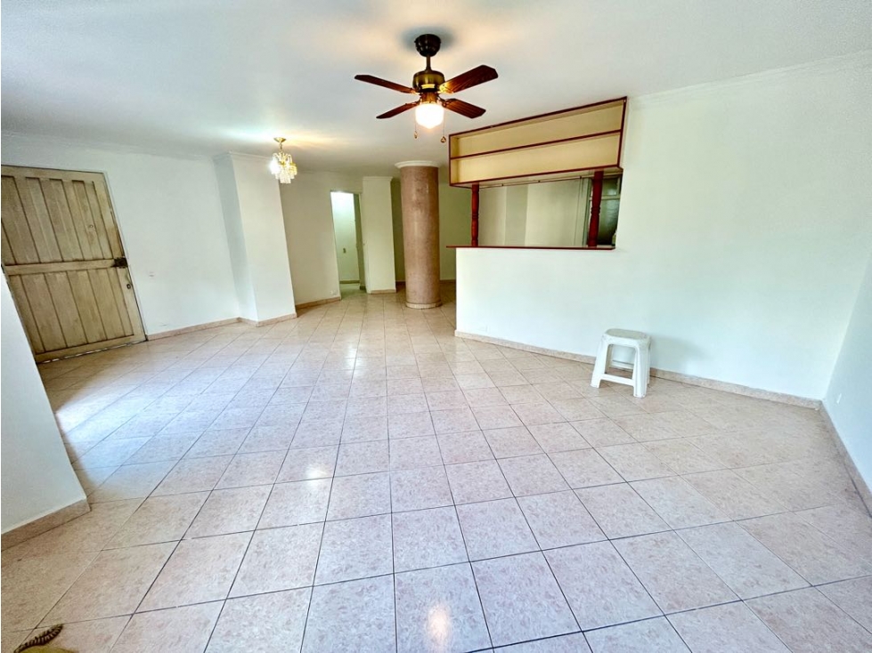 SE VENDE APARTAMENTO PARA REFORMAR EN LAURELES ALMERÍA — foto 4