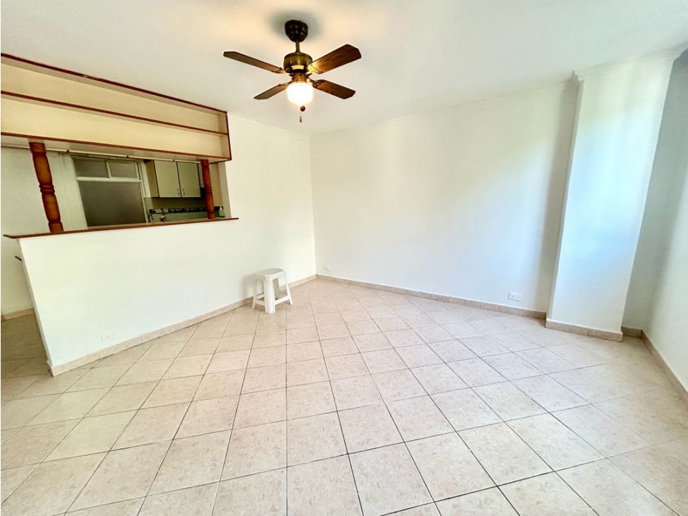 SE VENDE APARTAMENTO PARA REFORMAR EN LAURELES ALMERÍA — foto 5
