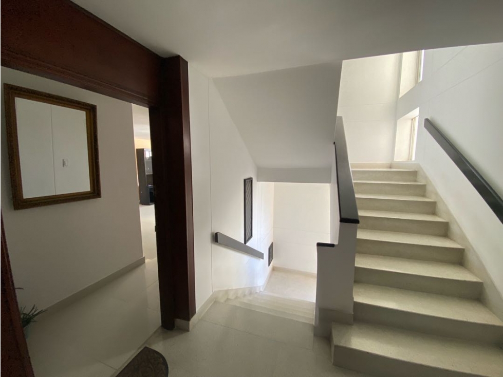SE VENDE APARTAMENTO PISO 3 ACCESO ESCALERAS BARRIO RIOMAR