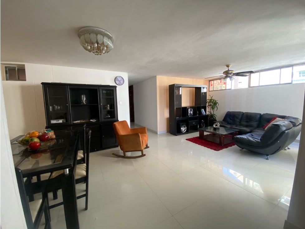 SE VENDE APARTAMENTO PISO 3 ACCESO ESCALERAS BARRIO RIOMAR — foto 2