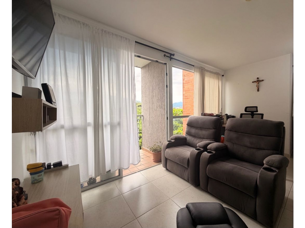 SE VENDE APARTAMENTO PISO 4 C/ASCENSOR,PARQ COMÚN Valle del Lili,Cali