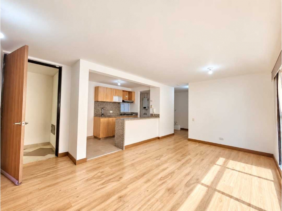 SE VENDE APARTAMENTO PRIMER PISO EN GRAN GRANADA-ENGATIVA