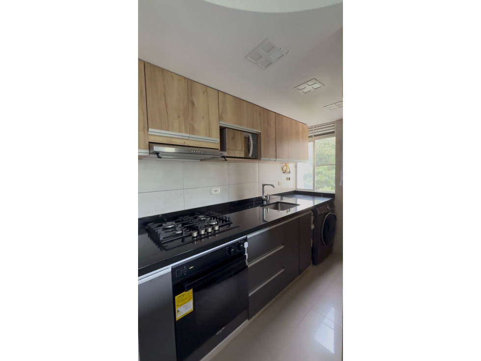 Se vende apartamento remodelado en los naranjos