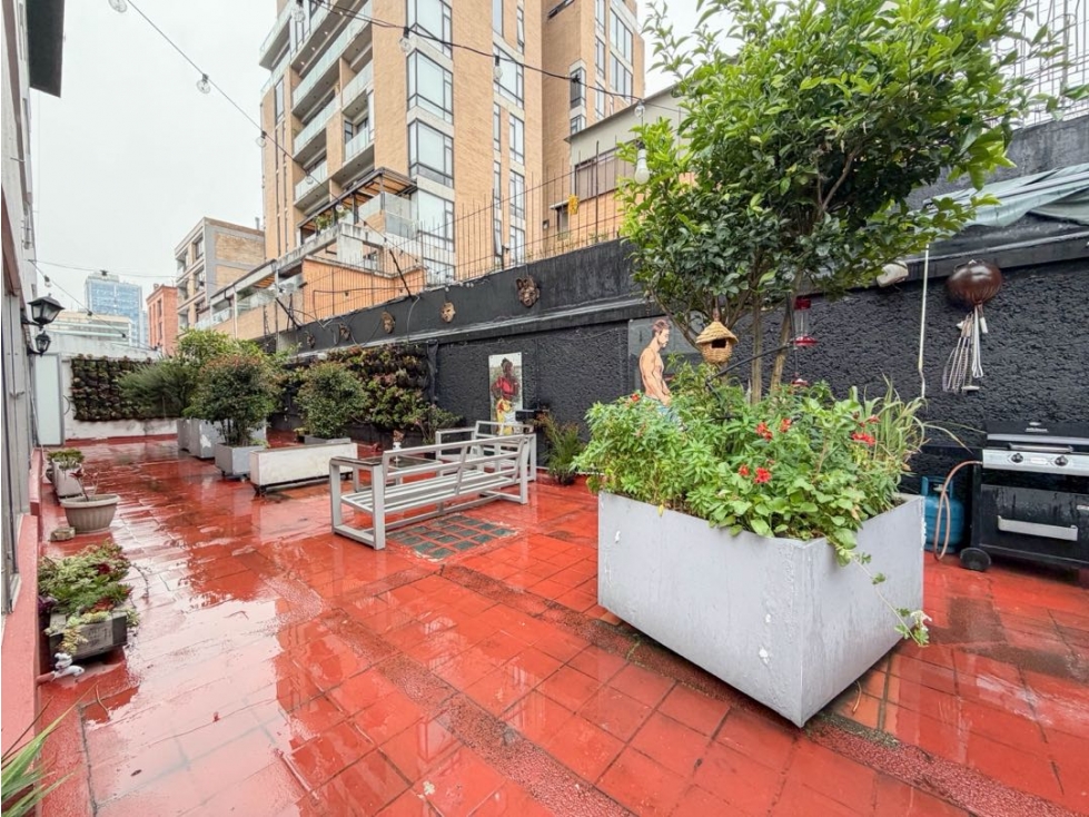 Se vende apartamento remodelado con terraza en Santa Bibiana