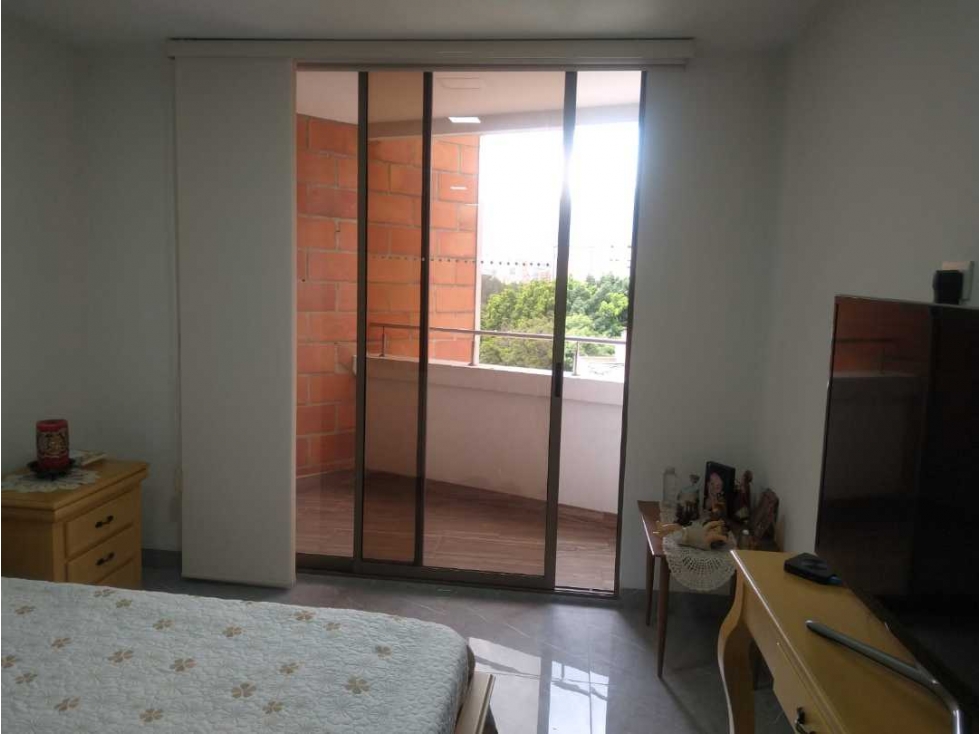 SE VENDE APARTAMENTO CERCA AL PARQUE LA FLORESTA.