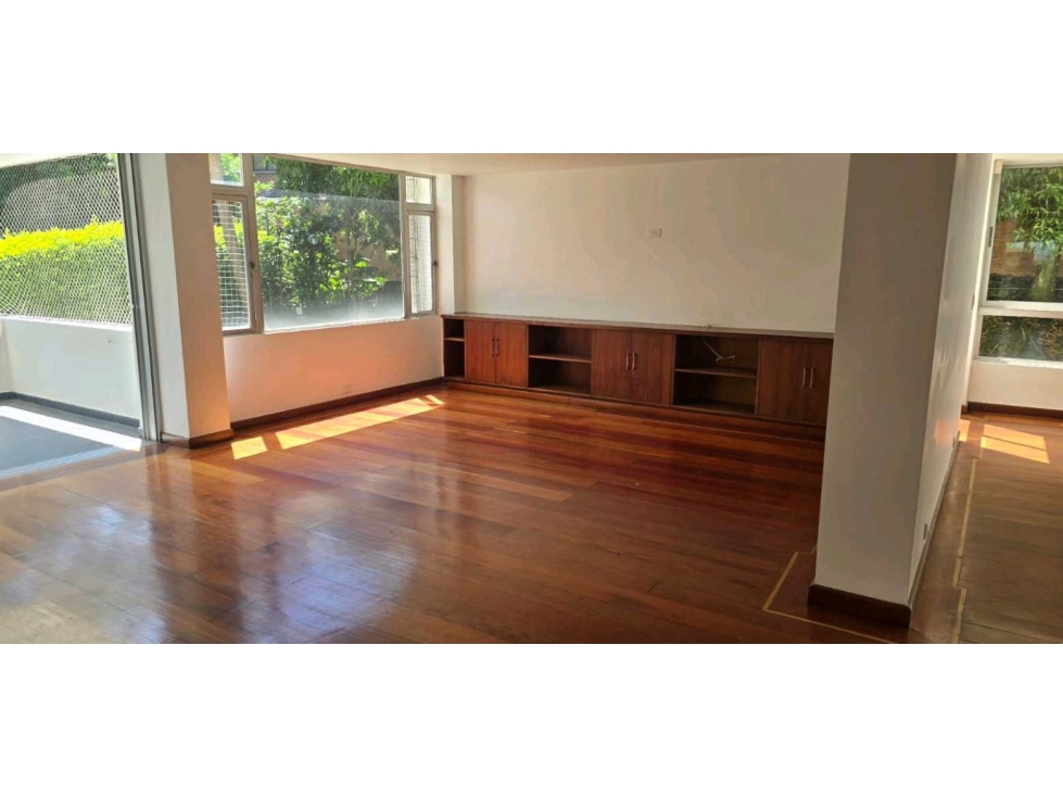 SE VENDE APARTAMENTO EN EL POBLADO - MEDELLIN