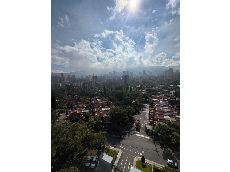 SE VENDE APARTAMENTO EN EL POBLADO SECTOR LOS PARRA.