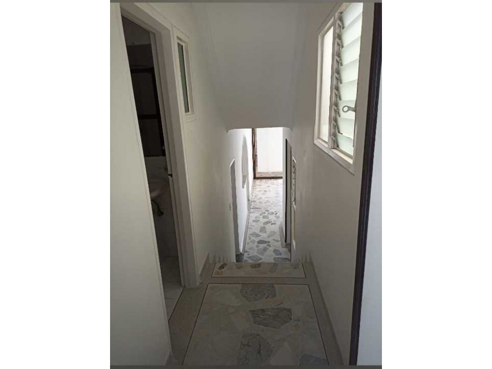 SE VENDE APMPLIO APARTAMENTO ZONA : BARRIO LAURELES NORTE . — foto 4