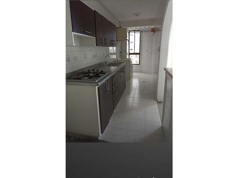 SE VENDE APMPLIO APARTAMENTO ZONA : BARRIO LAURELES NORTE . — foto 5