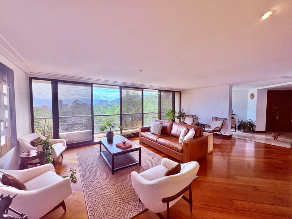 SE VENDE APT DE AMPLIO FORMATO PARA REMODELAR CON VISTA AL CAMPESTRE