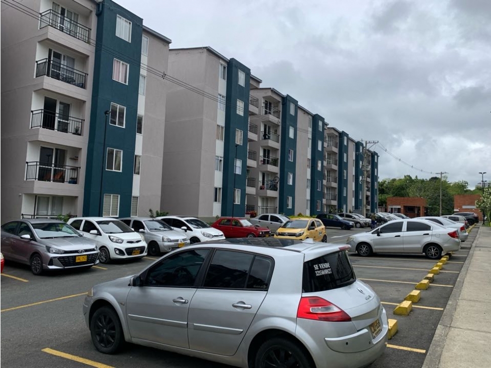 SE VENDE APTO BRISAS DEL BOSQUE