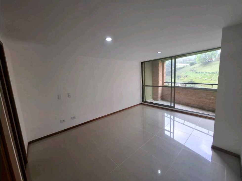 SE VENDE APTO EN SABANETA