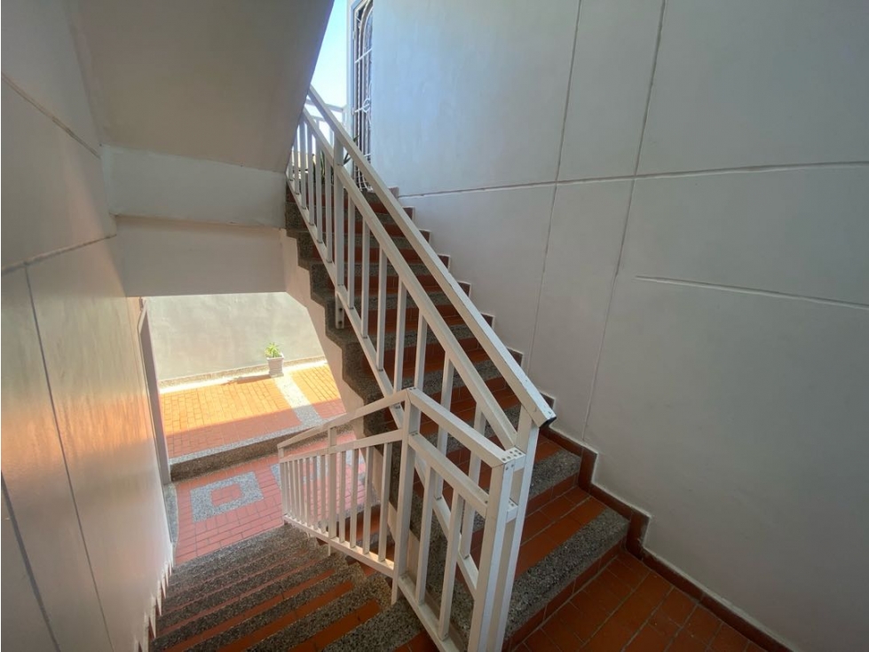 SE VENDE APTO PISO 2 ACCESO ESCALERAS SIN PARQUEADERO BARRIO RECREO — foto 2