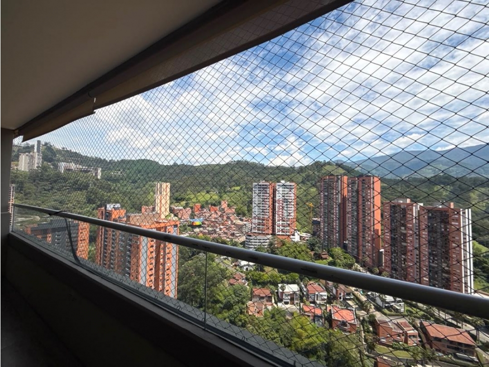 SE VENDE APTO SABANETA, PARTE BAJA DE LA LOMA DE SAN JOSÉ.