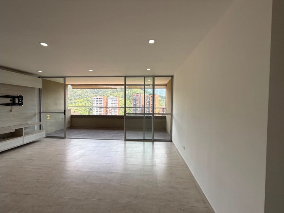 SE VENDE APTO SABANETA, PARTE BAJA DE LA LOMA DE SAN JOSÉ. — foto 2