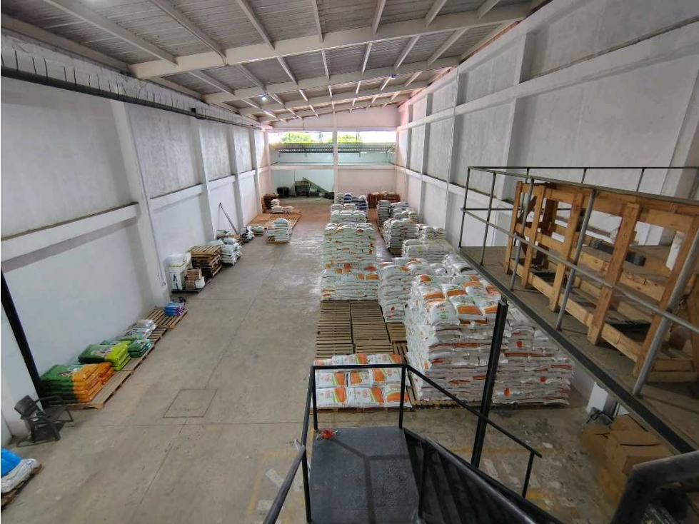 SE VENDE BODEGA - 2