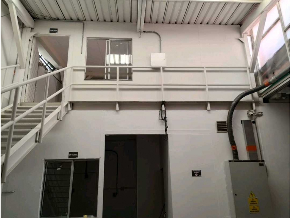 SE VENDE BODEGA - CENTRO DE MEDELLIN