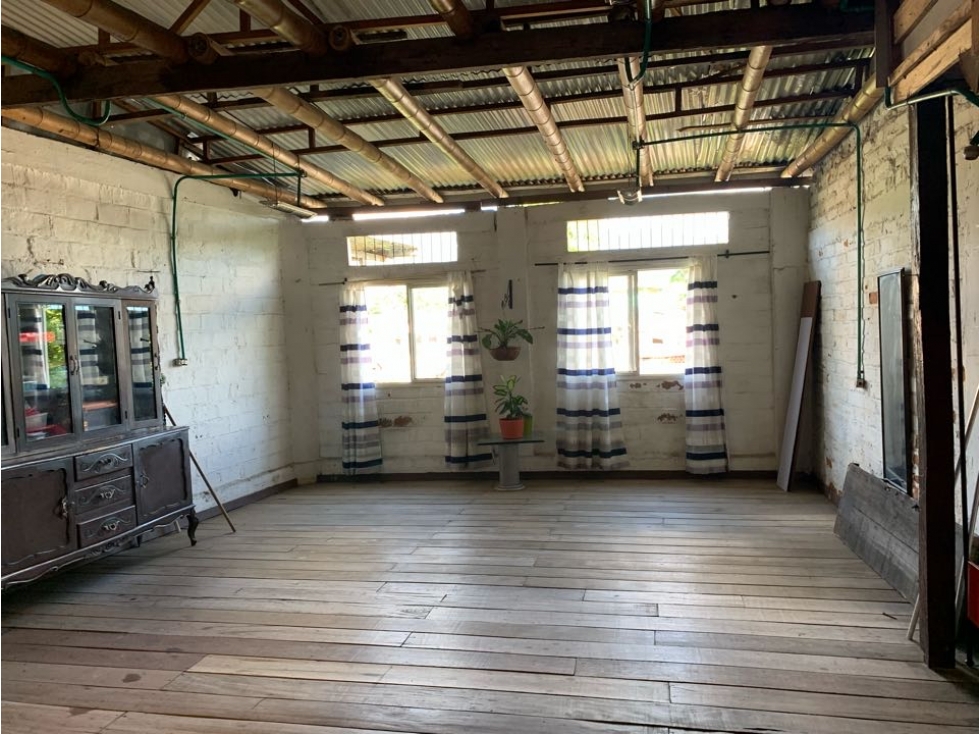 SE VENDE BODEGA CON VIVIENDA VIA MONTENEGRO