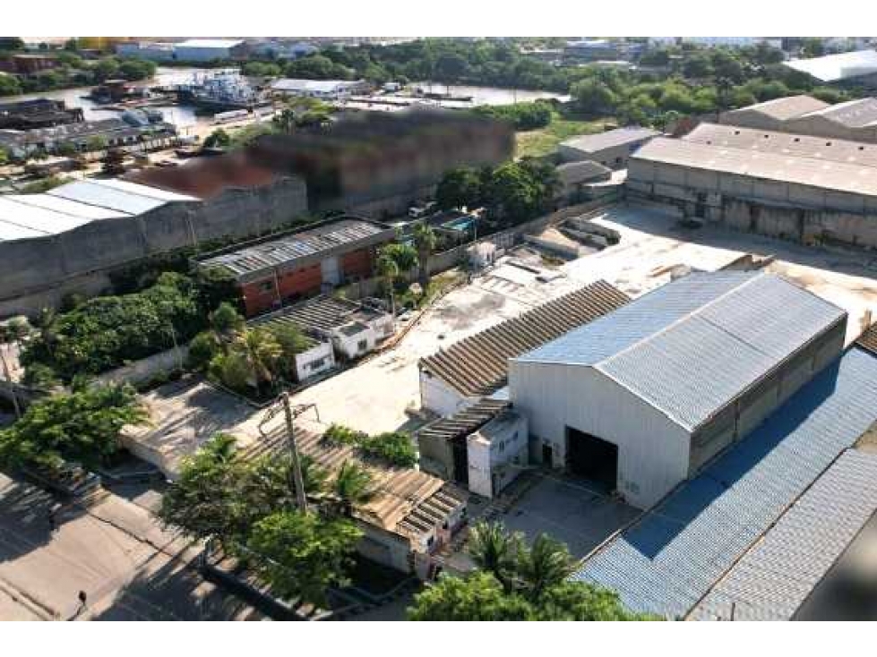 SE vende bodega en Barranquilla 2.217m²