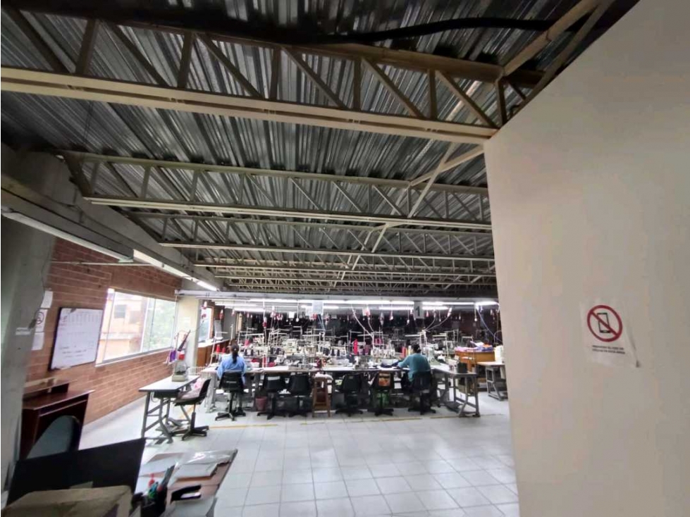 Se vende bodega en zona franca Fontibón de 2039m² — foto 2