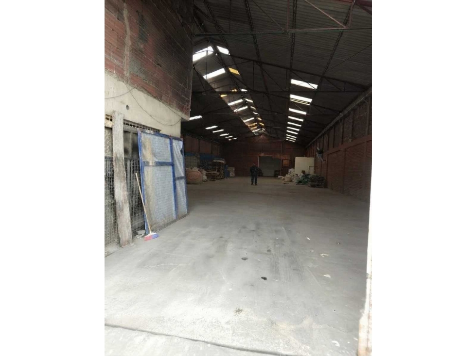 Se vende Bodega en puente Aranda 950m²